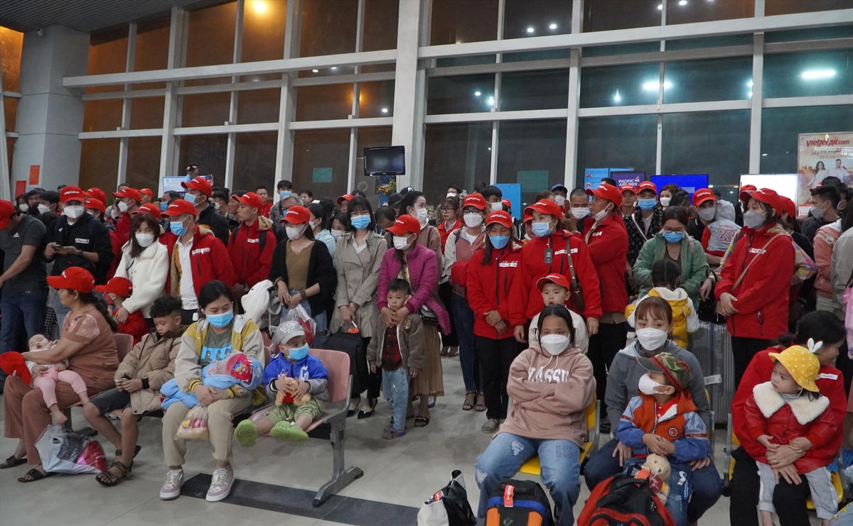 225 công nhân ở Thanh Hóa vui mừng vì được trở về quê hương đón Tết.