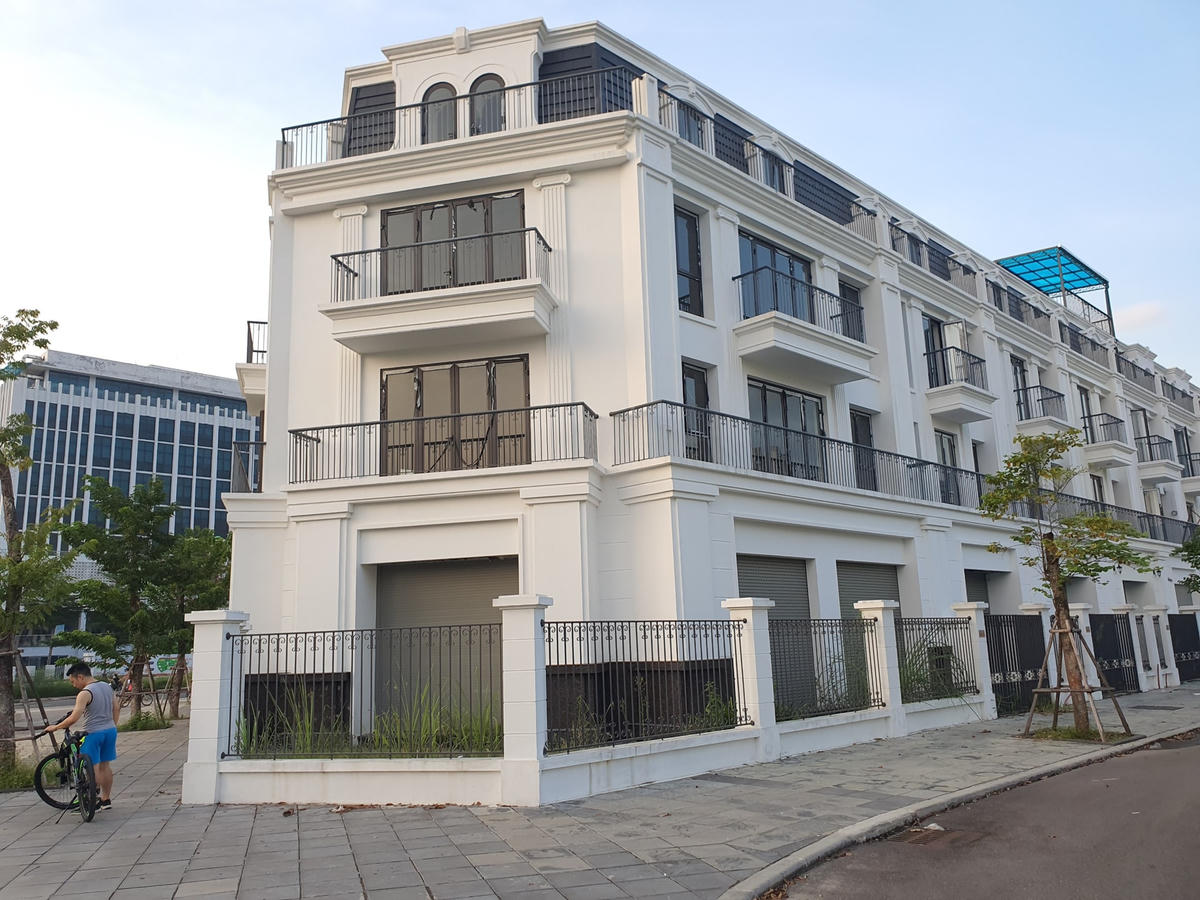 Được biết, đây là dự án Trung tâm thương mại TSG Hòa Bình Centre do Công ty Cổ phần Bất động sản Sài Đồng làm chủ đầu tư với quy mô gồm 142 lô liền kề shophouse.