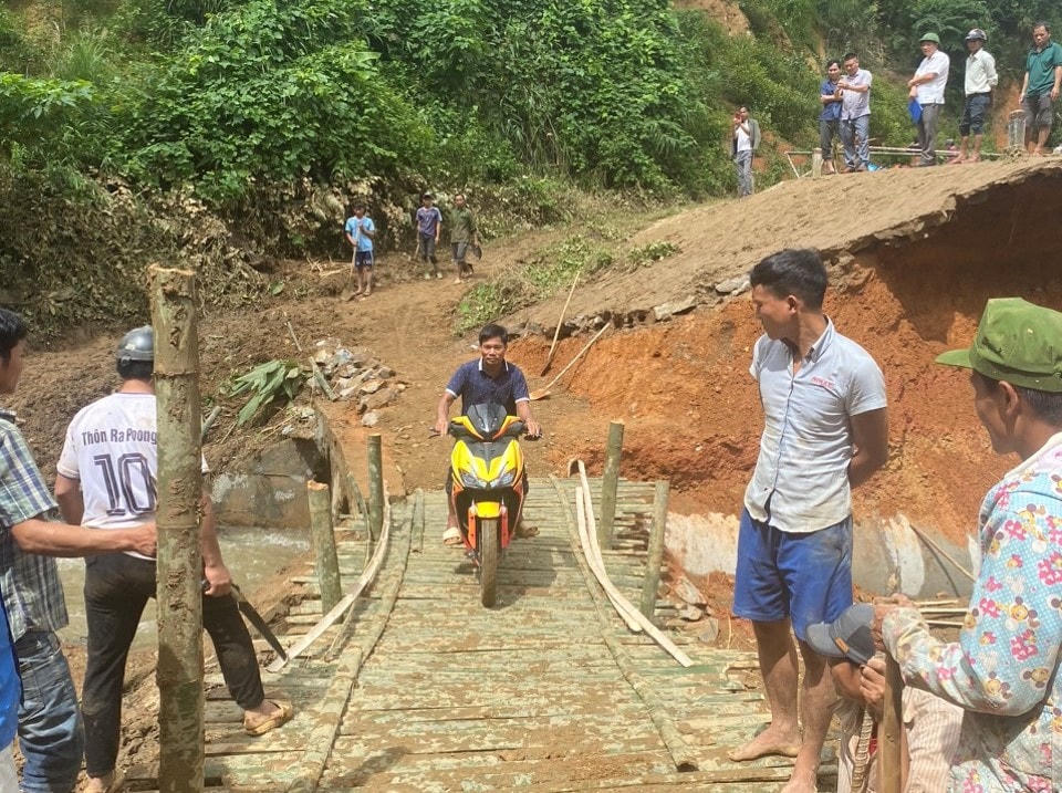 Quảng Trị: Khẩn trương khắc phục xói lở tại đường tuần tra biên giới