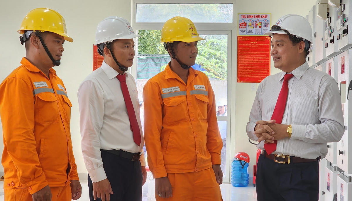 Đóng điện đường dây 220kV vượt biển dài nhất Đông Nam Á từ đất liền ra Phú Quốc