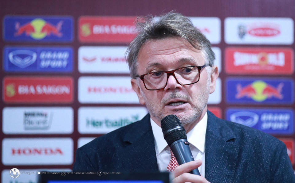 HLV Philippe Troussier. Ảnh: VFF.