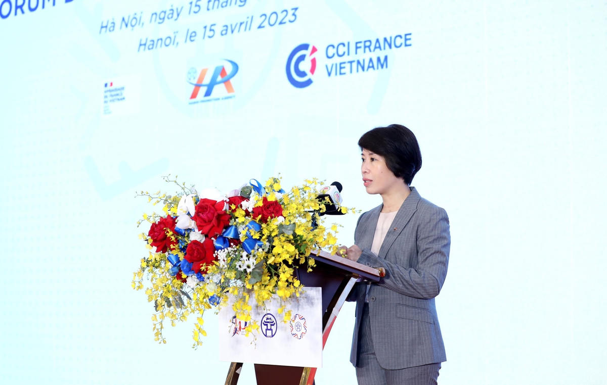 Thứ trưởng Bộ Kế hoạch và Đầu tư phát biểu tại diễn đàn.