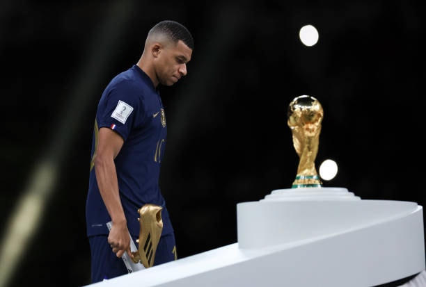 Lập hattrick trong trận chung kết và giành danh hiệu vua phá lưới với 8 bàn thắng nhưng Mbape không thể có lần thứ 2 đăng quang ở World Cup.