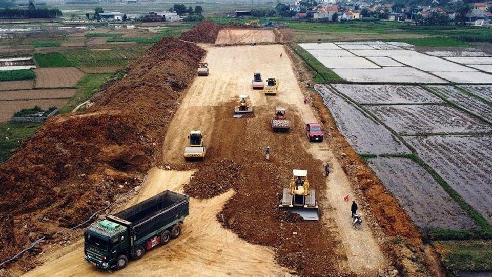 Cao tốc Bắc-Nam giai đoạn 1 qua các tỉnh Nghệ An, Quảng Trị, Thừa Thiên - Huế, Khánh Hòa, Bình Thuận, Đồng Nai, Tiền Giang hiện vẫn vướng mắc mặt bằng. Ảnh minh họa.