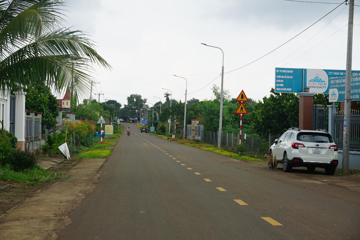 Hạ tầng, đường sá sạch đẹp, khang trang ở khu dân "2 không"  ấp 6, xã Xuân Bắc. Ảnh: Mạnh Thìn.