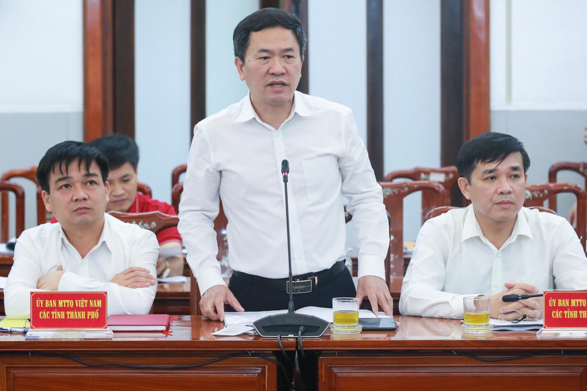 Ông Đàm Văn Huân, Phó Chủ tịch Ủy ban MTTQ thành phố Hà Nội phát biểu tại Hội thảo.