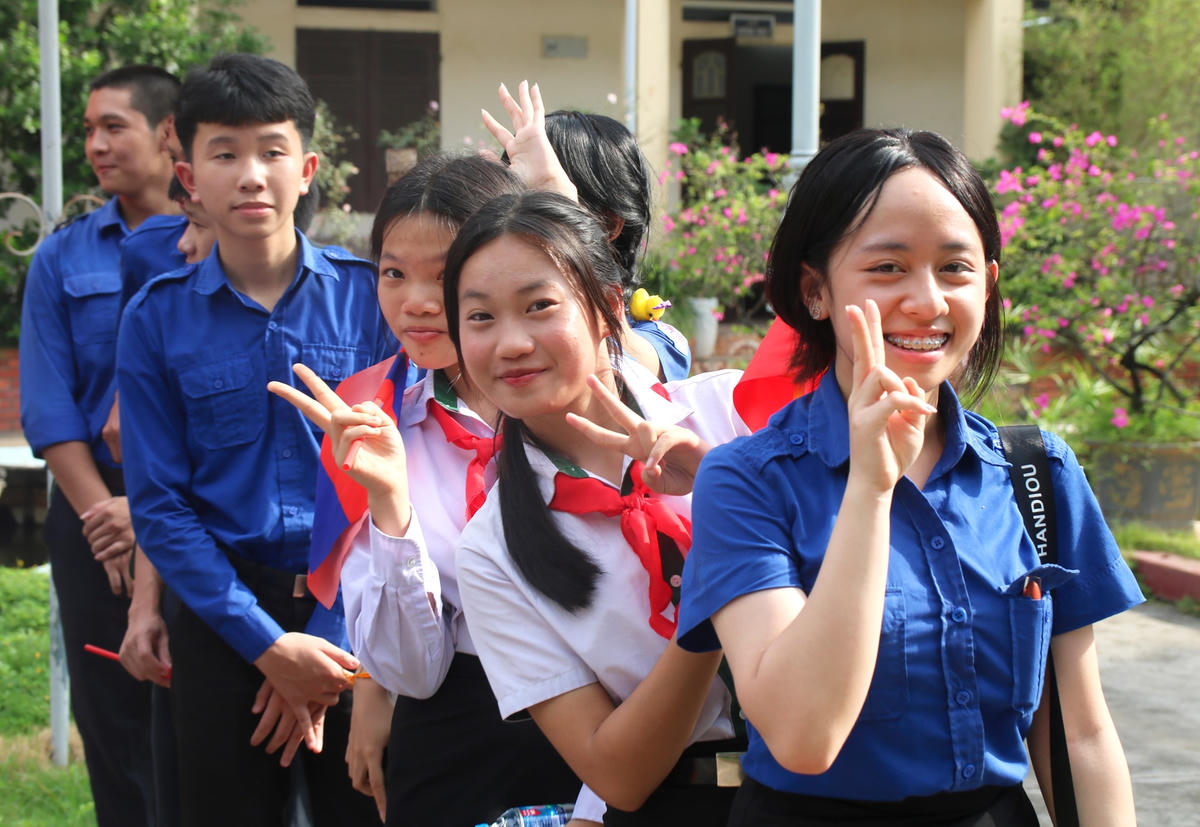 [Ảnh] Đoàn đại biểu Trường song ngữ Lào - Việt Nam Nguyễn Du thăm Trường Hữu Nghị 80 