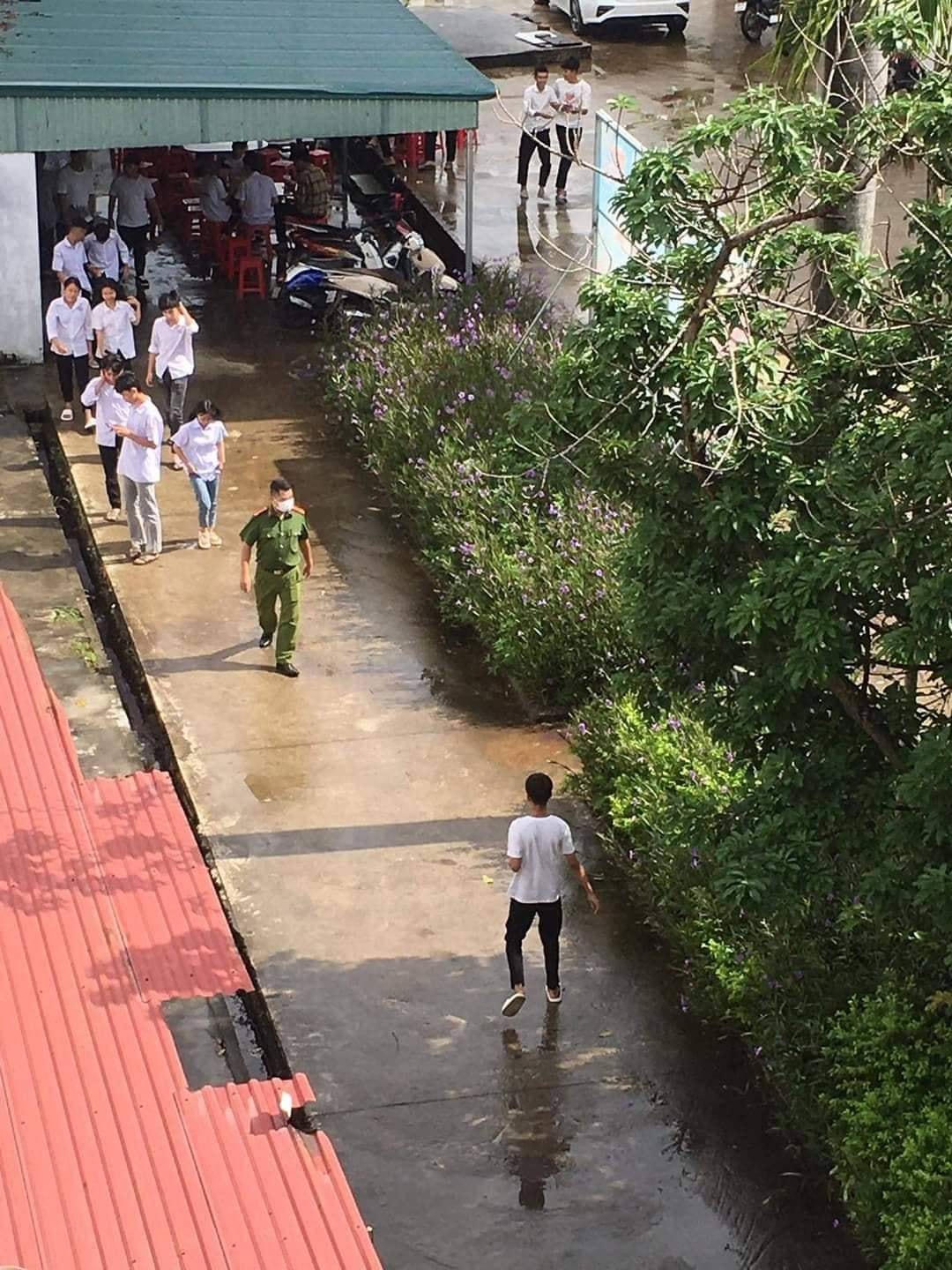 Cơ quan chức năng đến Trường THPT Yên Hưng để điều tra và làm rõ vụ việc. Ảnh: ĐTTY.