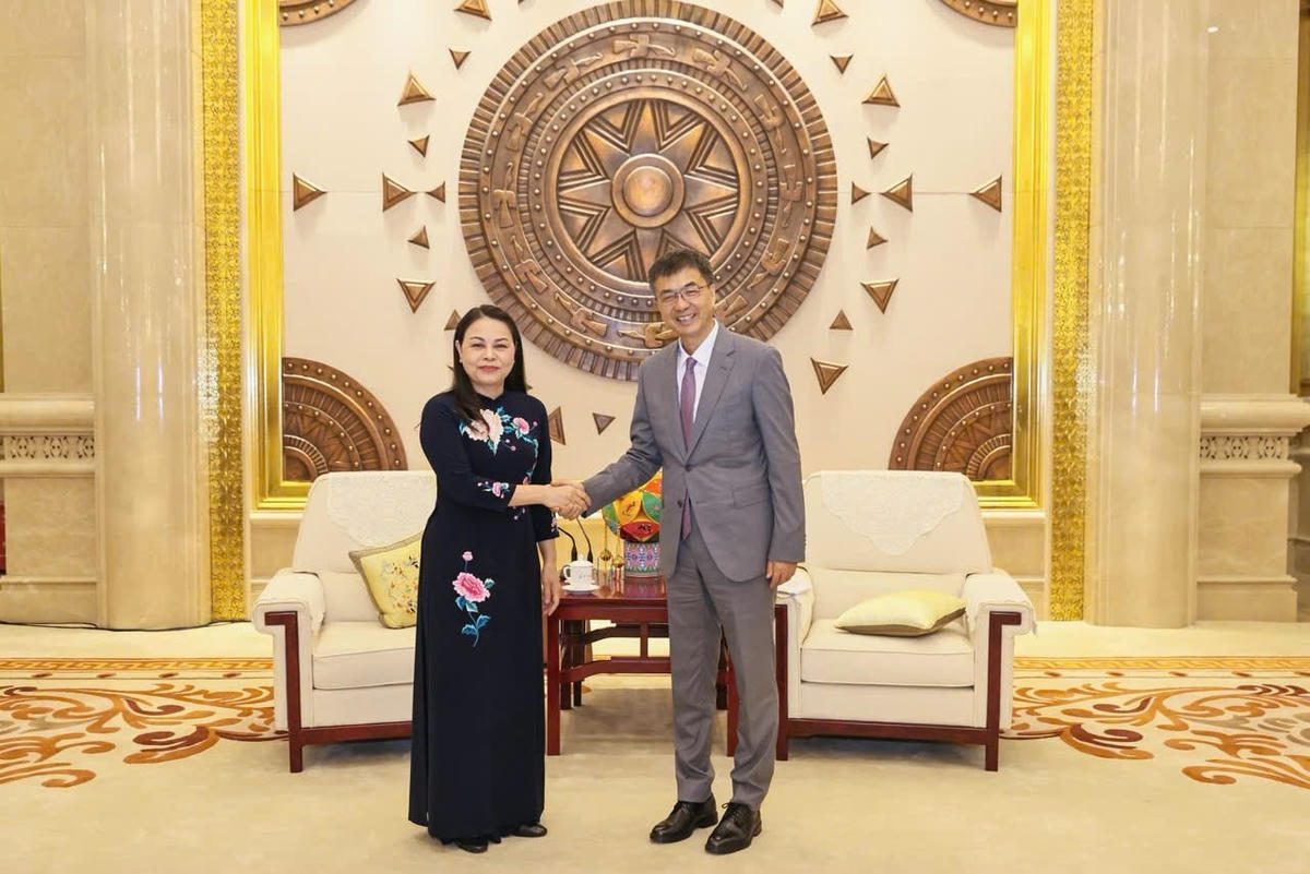 Phó Chủ tịch - Tổng Thư ký Nguyễn Thị Thu Hà hội kiến Bí thư Khu ủy Quảng Tây, Trung Quốc Trần Cương. Ảnh: Quang Vinh