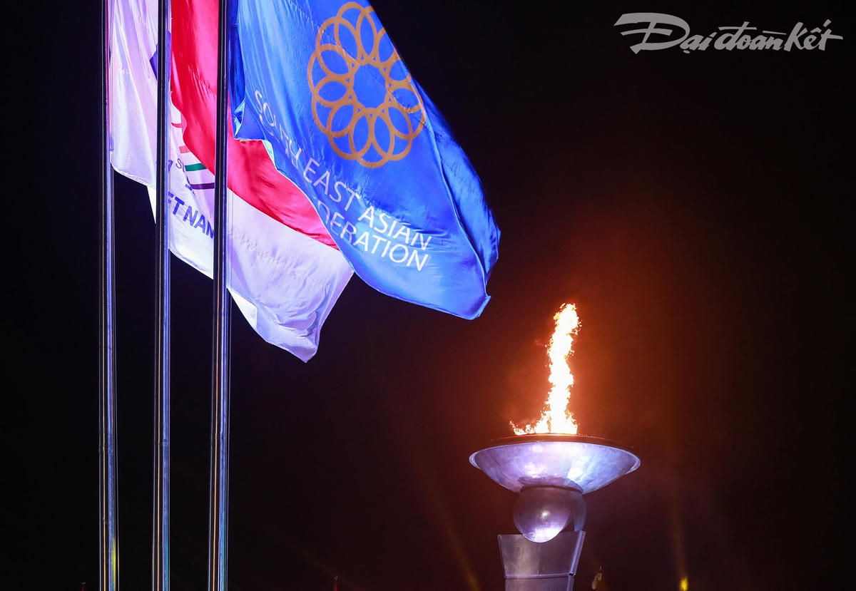 Hàng loạt hình thức công nghệ hiện đại sẽ được sử dụng trong lễ khai mạc SEA Games 31 diễn ra vào tối mai (12/5). Mở đầu là nghi thức thượng cờ Việt Nam.
