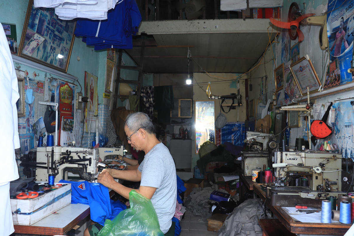 Phần lớn những căn nhà của 21 hộ dân đã nứt toác, xuống cấp nghiêm trọng, tiềm ẩn nguy cơ đổ sập bất cứ lúc nào.