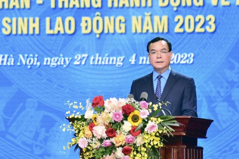 Ông Nguyễn Đình Khang, Ủy viên Trung ương Đảng, Chủ tịch Tổng LĐLĐ Việt Nam phát biểu khai mạc.