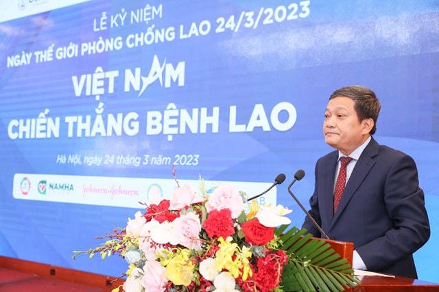 Ông Đinh Văn Lượng - Giám đốc Bệnh viện phổi trung ương, Trưởng ban Điều hành Chương trình chống lao Quốc gia phát biểu tại Lễ kỷ niệm. Ảnh: Quang Vinh.