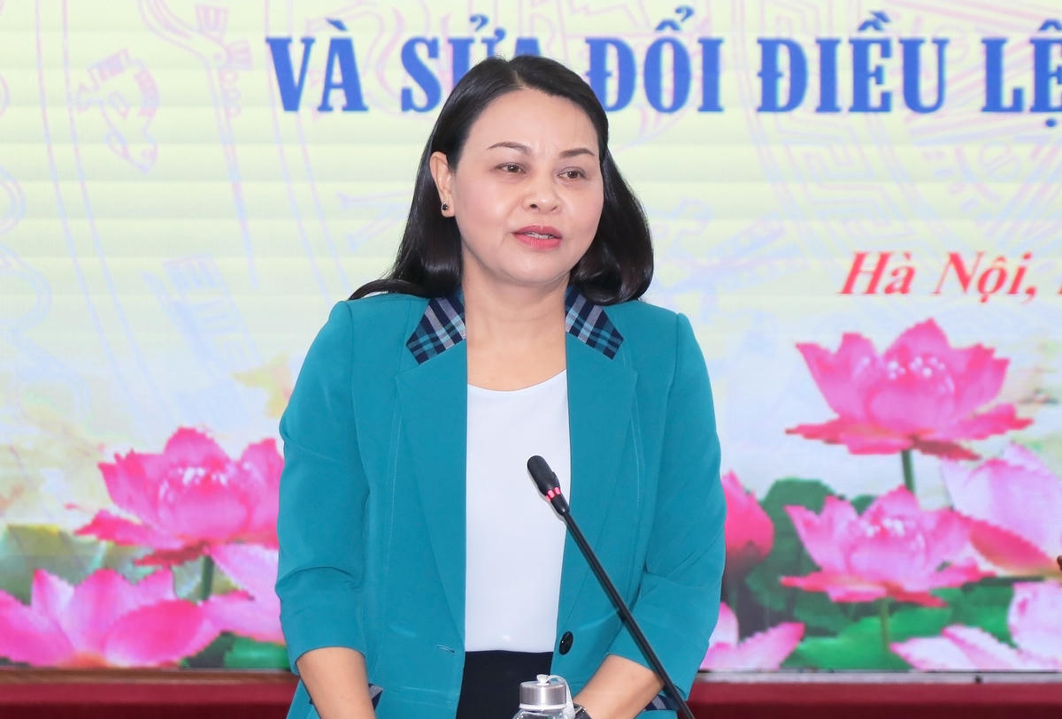 Phó Chủ tịch - Tổng Thư ký UBTƯ MTTQ Việt Nam Nguyễn Thị Thu Hà phát biểu tại Hội nghị.