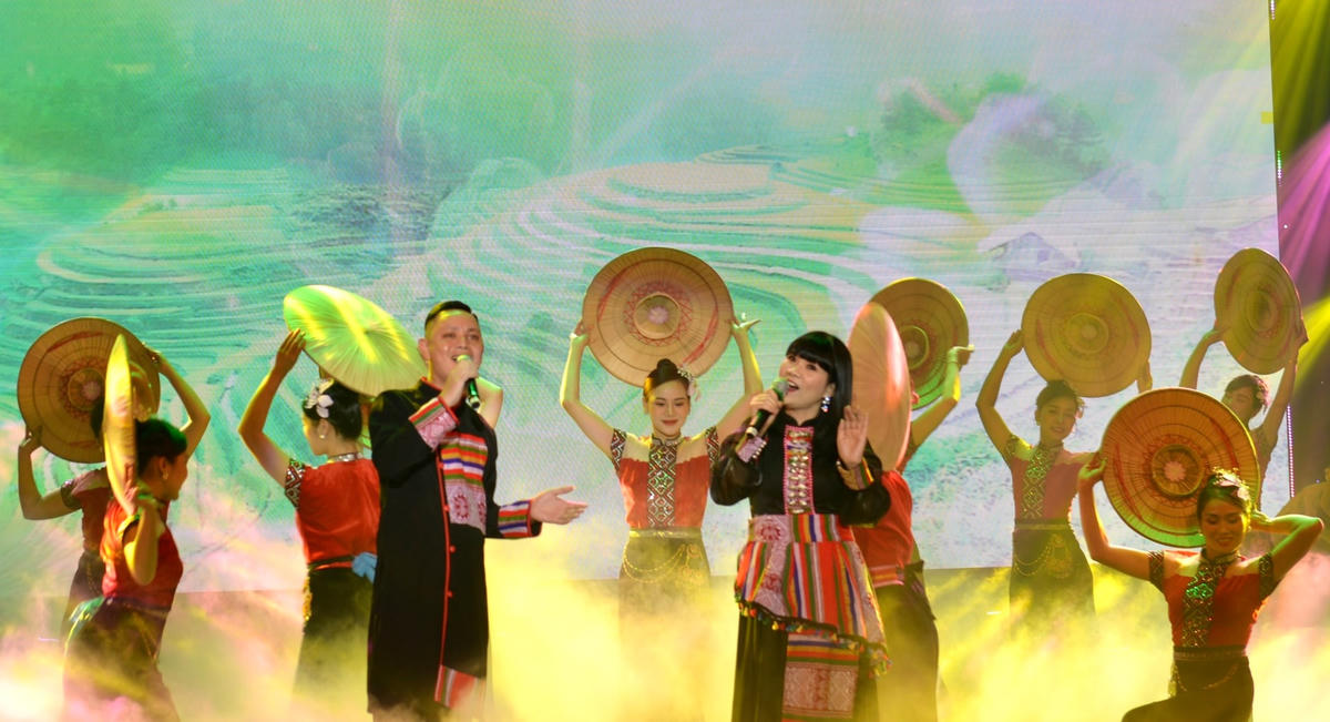 Quảng Ninh: Nâng cao đời sống người lao động vùng Mỏ qua tiếng hát 