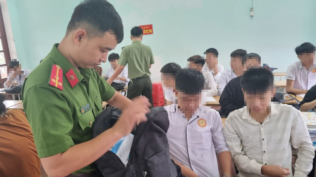 Hơn 3.000 cán bộ chiến sỹ, Công an các địa phương ở Thanh Hóa đã được điều động để tổng kiểm tra các trường học trên địa bàn tỉnh.