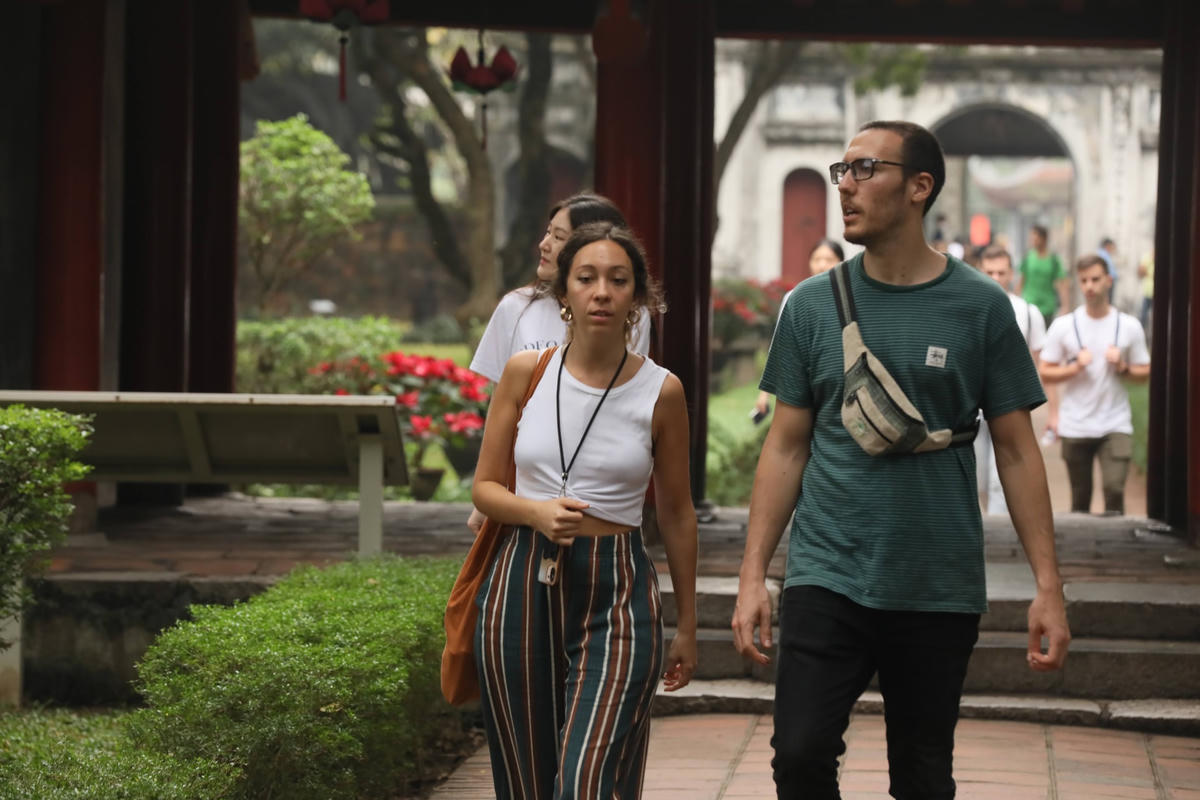 Du khách quốc tế tới Việt Nam. Ảnh: Quang Vinh.