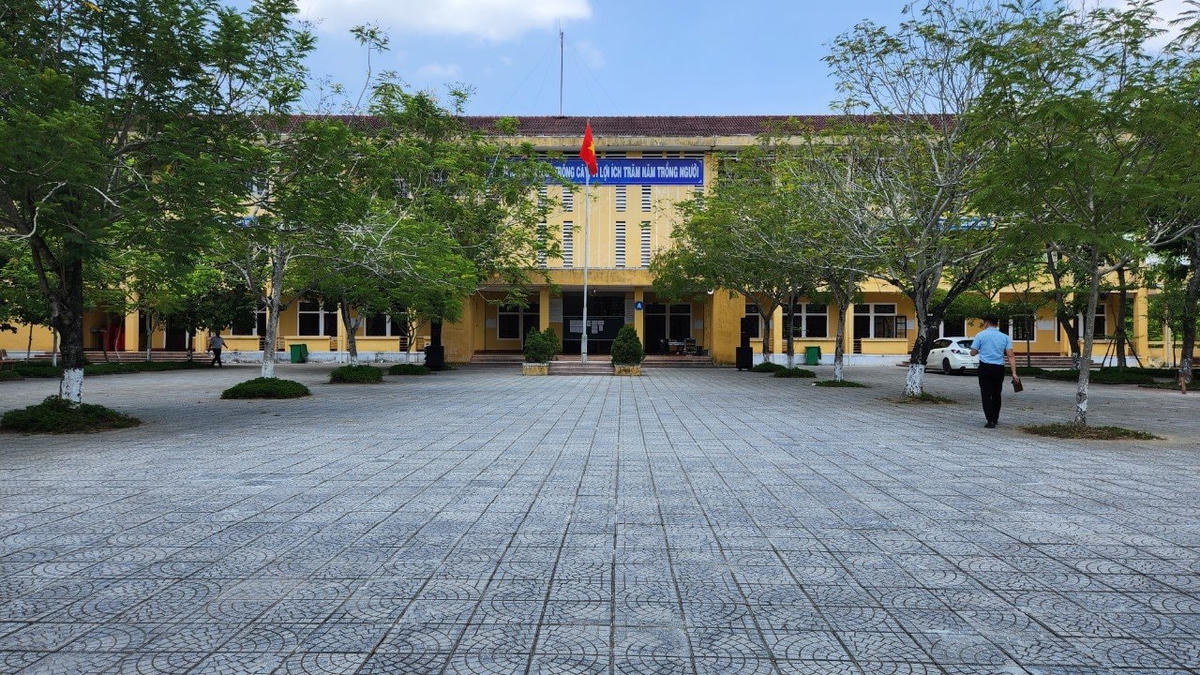 Trường THPT Hương Trà nơi ông K. đang công tác. Ảnh: N.V.