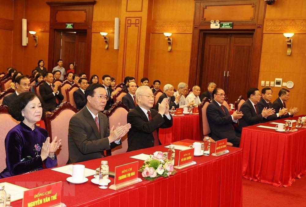 Các đồng chí lãnh đạo và nguyên lãnh đạo Đảng, Nhà nước dự buổi lễ. (Ảnh: Trí Dũng/TTXVN).