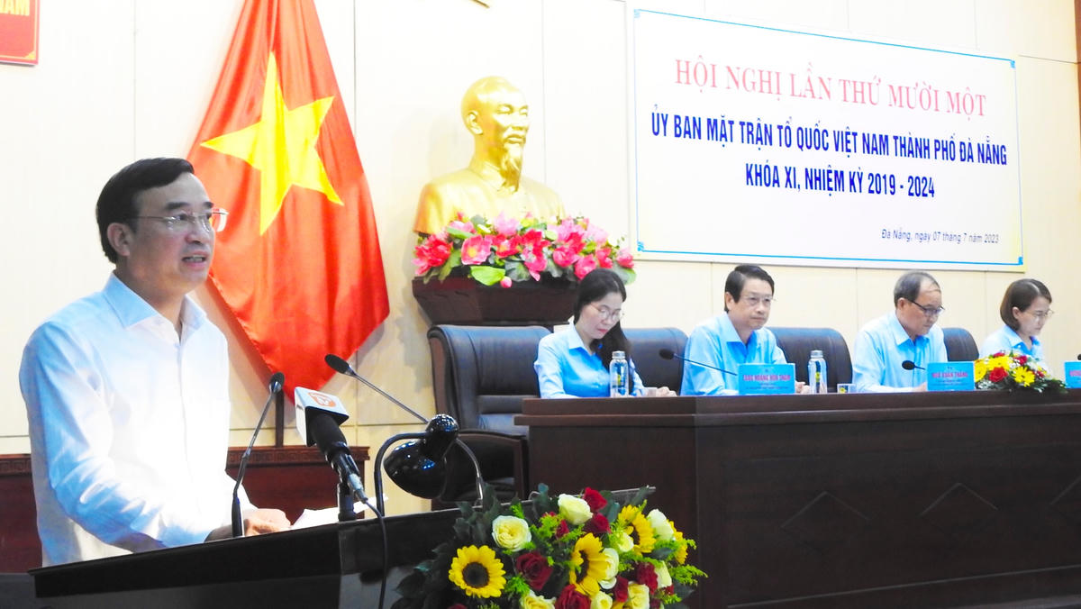 Chủ tịch UBND TP Đà Nẵng Lê Trung Chinh, thông báo một số thành tựu nổi bật của Đà Nẵng 6 tháng đầu năm 2023. Ảnh: Thanh Tùng.