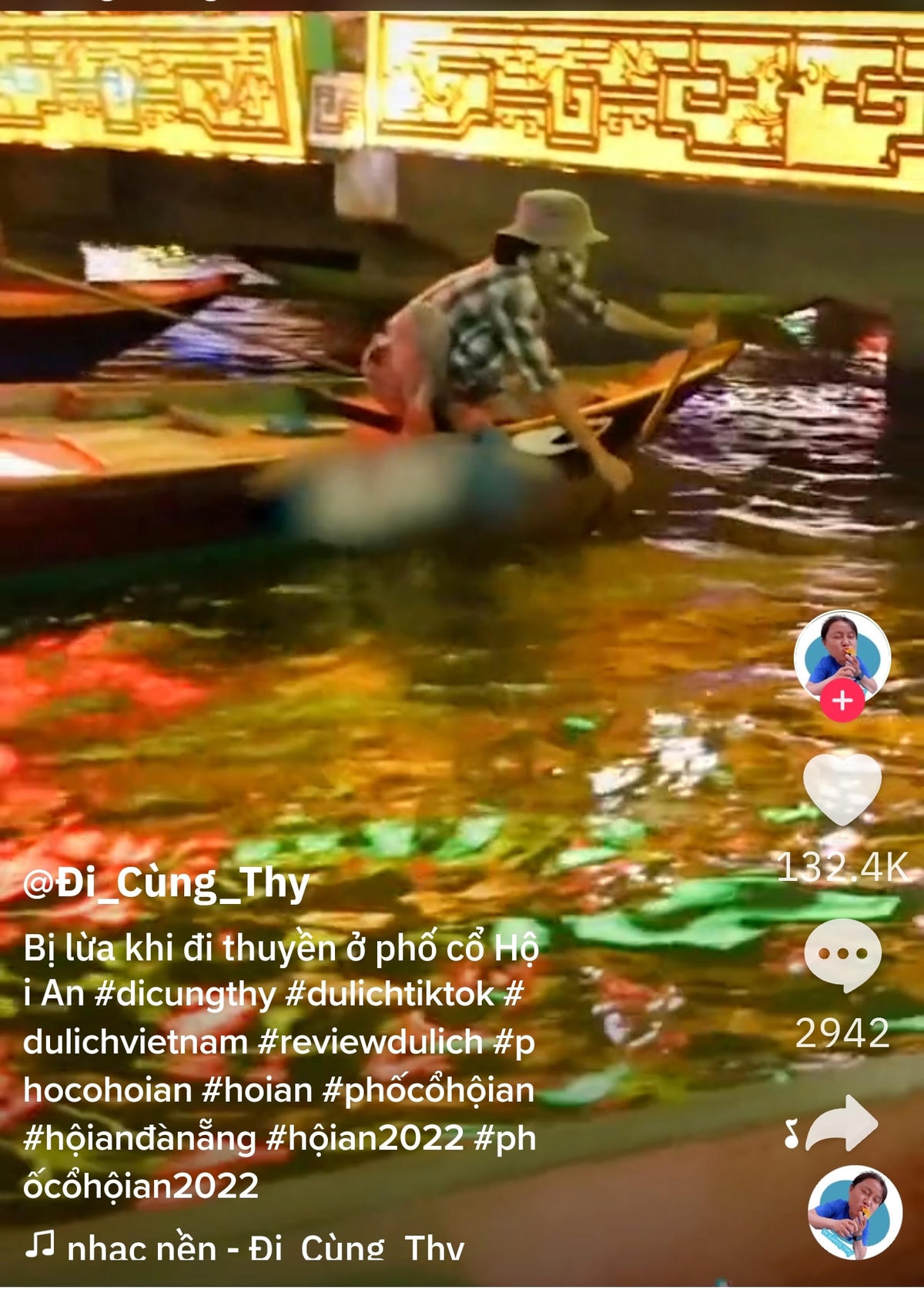 Hình ảnh chèo thuyền trên sông Hoài, TP Hội An. (Ảnh cắt clip).