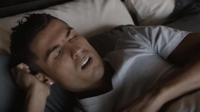 Ronaldo có một chế độ ngủ khoa học để duy trì phong độ ở tuổi 36.