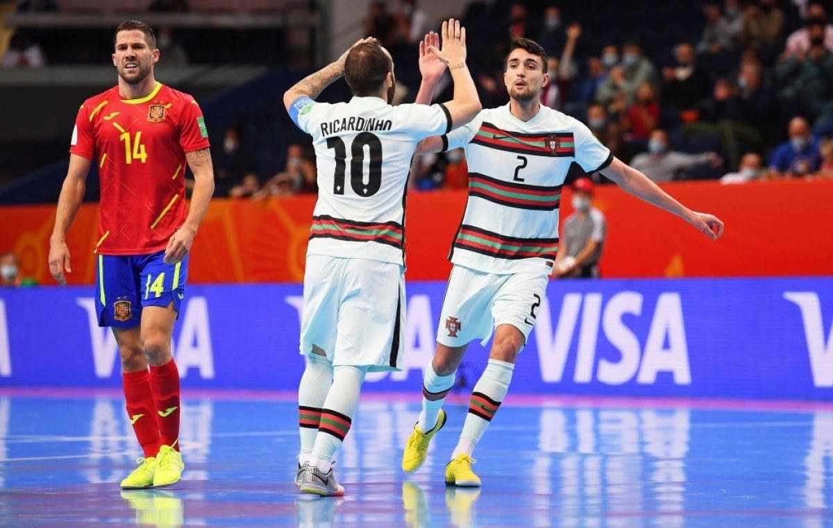 Bồ Đào Nha đánh bại Tây Ban Nha để vào bán kết Futsal World Cup 2021. (Ảnh: Getty). 