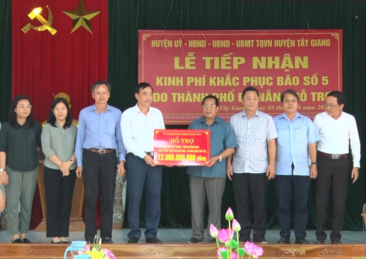 Huyện Tây Giang tiếp nhận 12 tỷ đồng khắc phục hậu quả bão số 5.