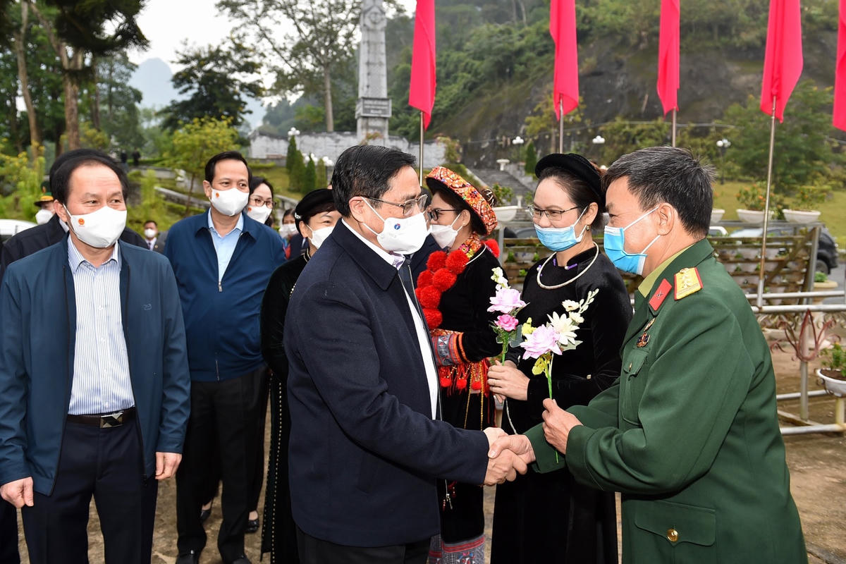 Thủ tướng Chính phủ Phạm Minh Chính, Phó Chủ tịch - Tổng Thư ký Lê Tiến Châu dự ngày hội. Ảnh: Nhật Bắc.