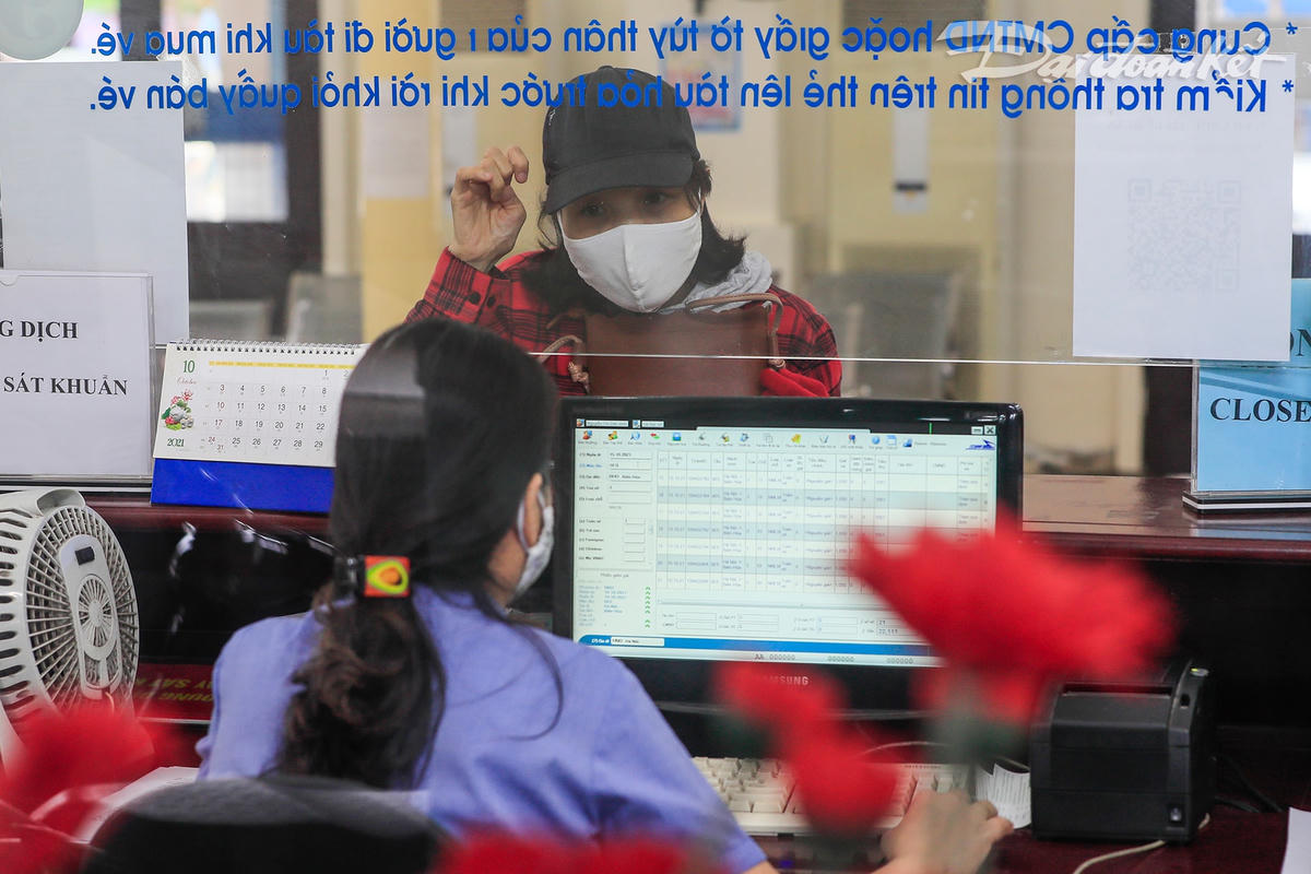 Hành khách đến mua vé tại ga không nhiều, chủ yếu mua bằng hình thức Online.