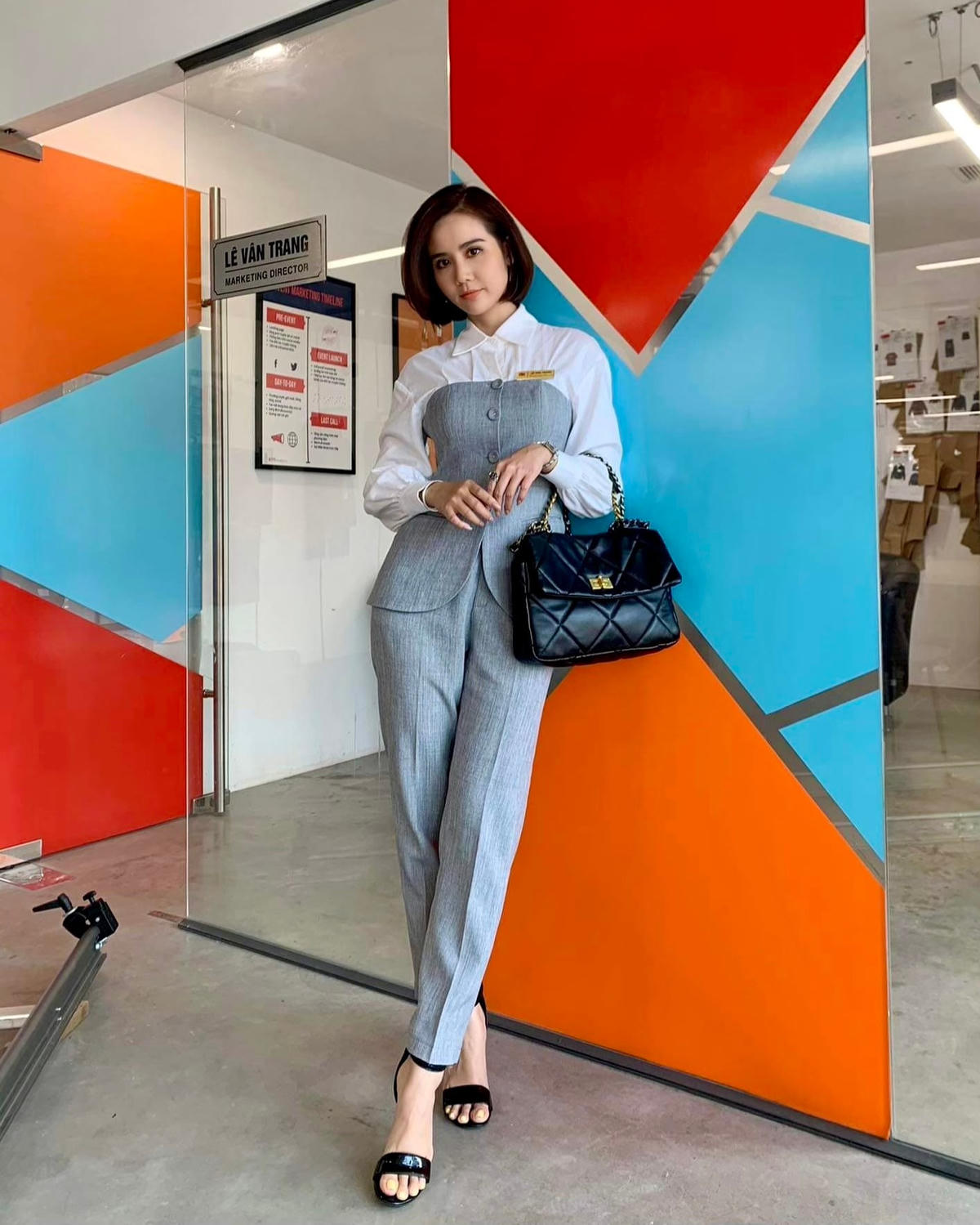 Nhờ phong cách phối đồ sáng tạo, Minh Huyền khẳng định được gu thời trang riêng, đồng thời định hình phong cách cho nhân vật nữ chính của mình.