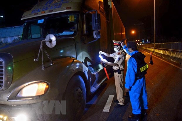 Thành phố Hồ Chí Minh tái lập 12 chốt, trạm kiểm soát phòng, chống dịch Covid-19 tại các cửa ngõ ra vào thành phố. (Ảnh: Thành Chung/TTXVN).