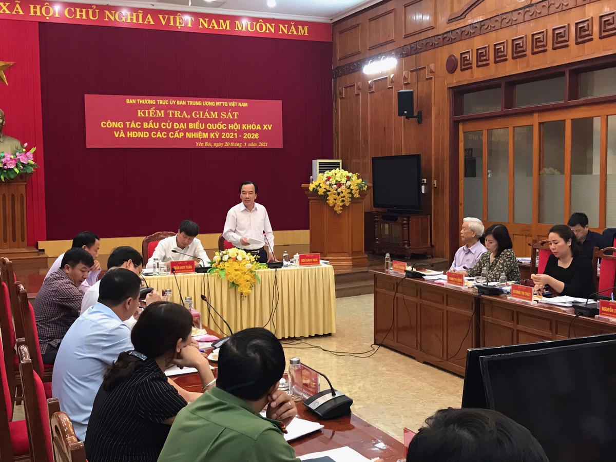 Phó Chủ tịch UBTƯ MTTQ Việt Nam Ngô Sách Thực và đoàn công tác thực hiện kiểm tra, giám sát tại Yên Bái.  