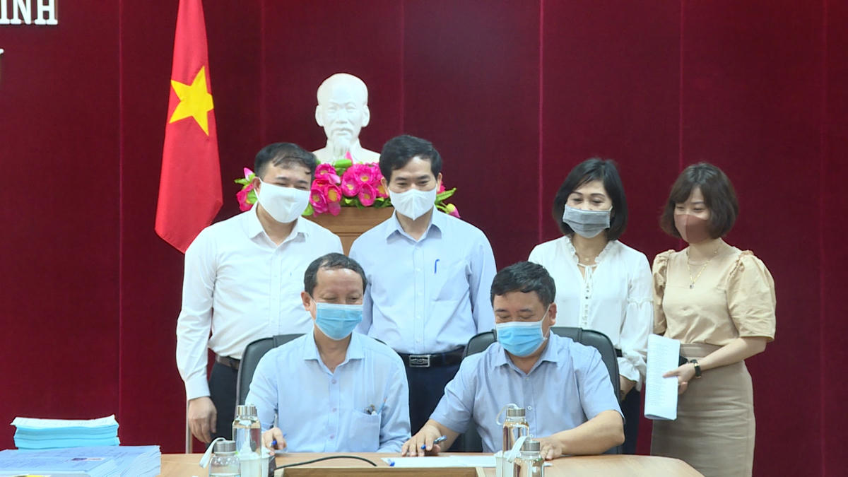 Ban bầu cử TP Hạ Long nhận bàn giao tài liệu, phiếu bầu.