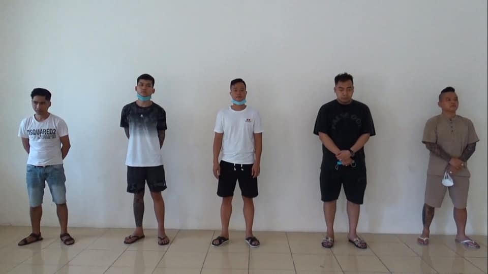 "Giang hồ mạng" Dương Minh Tuyền (ngoài cùng bên phải) tham gia bay lắc, sử dụng ma túy cùng nhóm bạn.