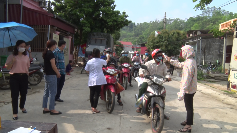 Chốt kiểm dịch tại chợ Điềm He (huyện Văn Quang). Ảnh minh họa.
