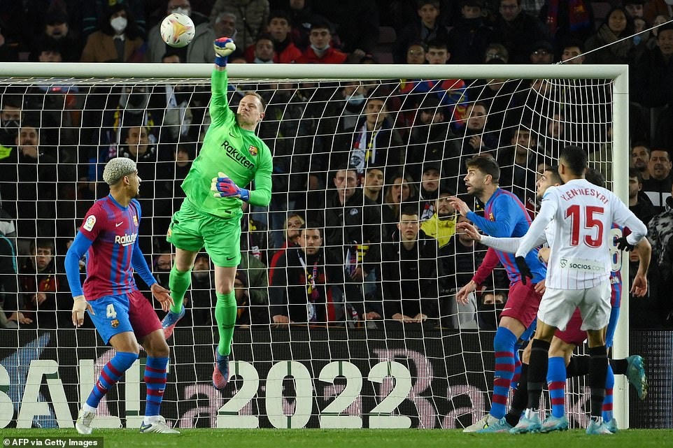 Thủ môn Ter Stegen của Barcelona chơi khá tập trung ở trận đấu này (Ảnh: GI).