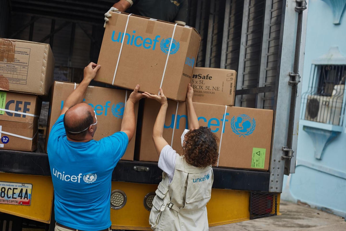 UNICEF cũng nỗ lực trong việc cung cấp thiết bị y tế cho cuộc chiến chống Covid-19.