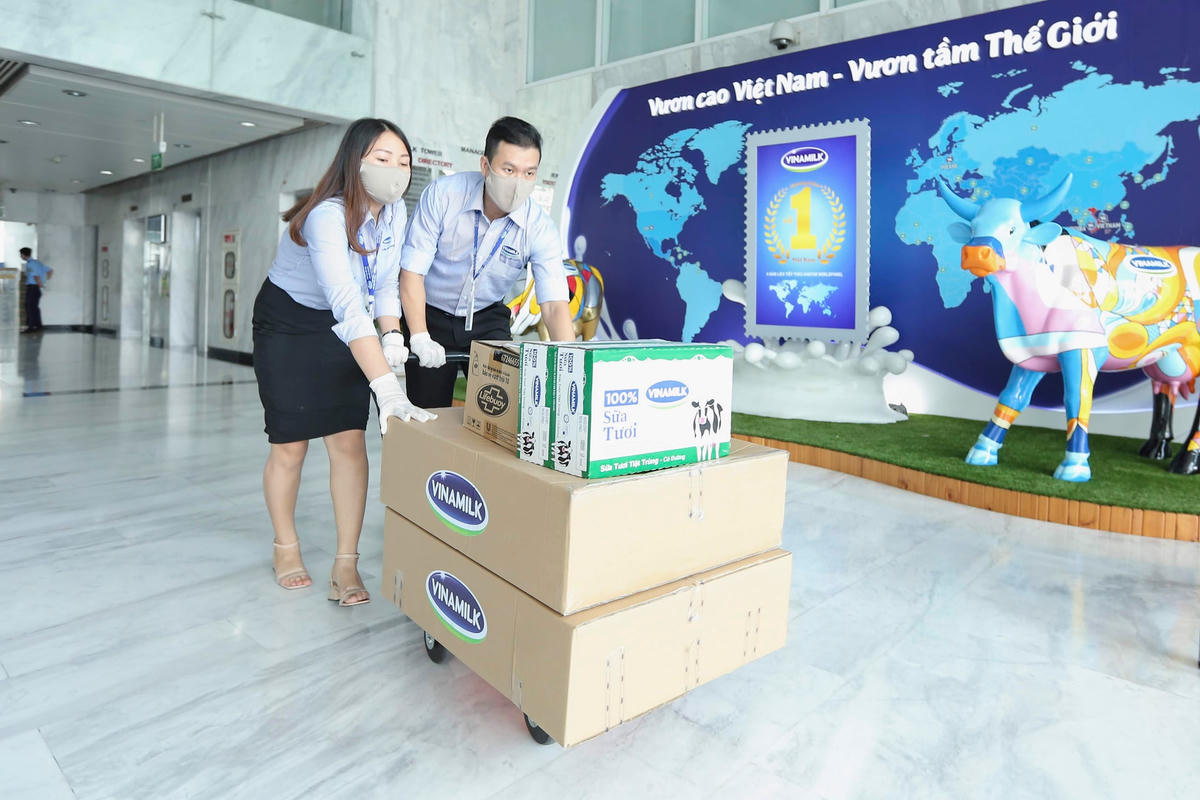 Vinamilk luôn khuyến khích nhân viên tham gia các hoạt động vì cộng đồng của Công ty như Quỹ sữa Vươn cao Việt Nam, Quỹ 1 triệu cây xanh.
