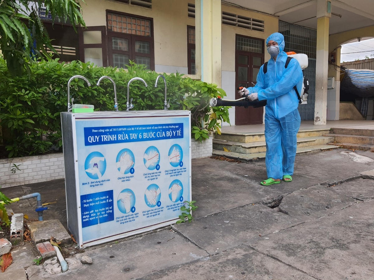 Tất cả các điểm thi, phòng thi đều được phun khử khuẩn phòng chống Covid-19.