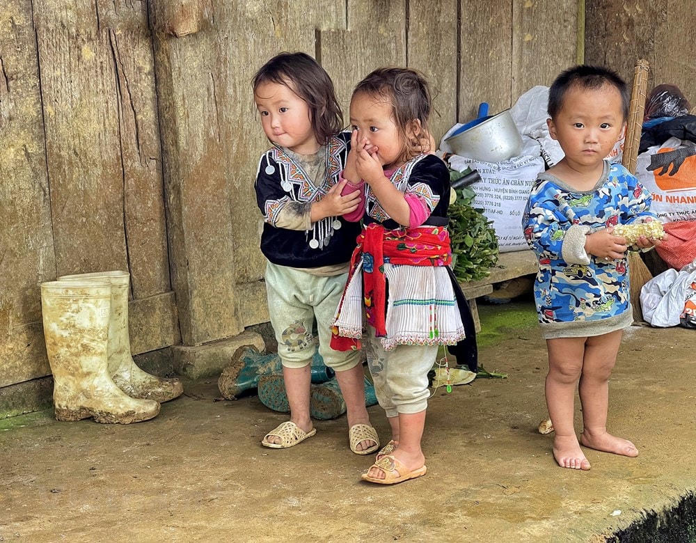 Những em bé đó là người dân tộc Mông. Ảnh: Mai Mai/Vietnam+.  