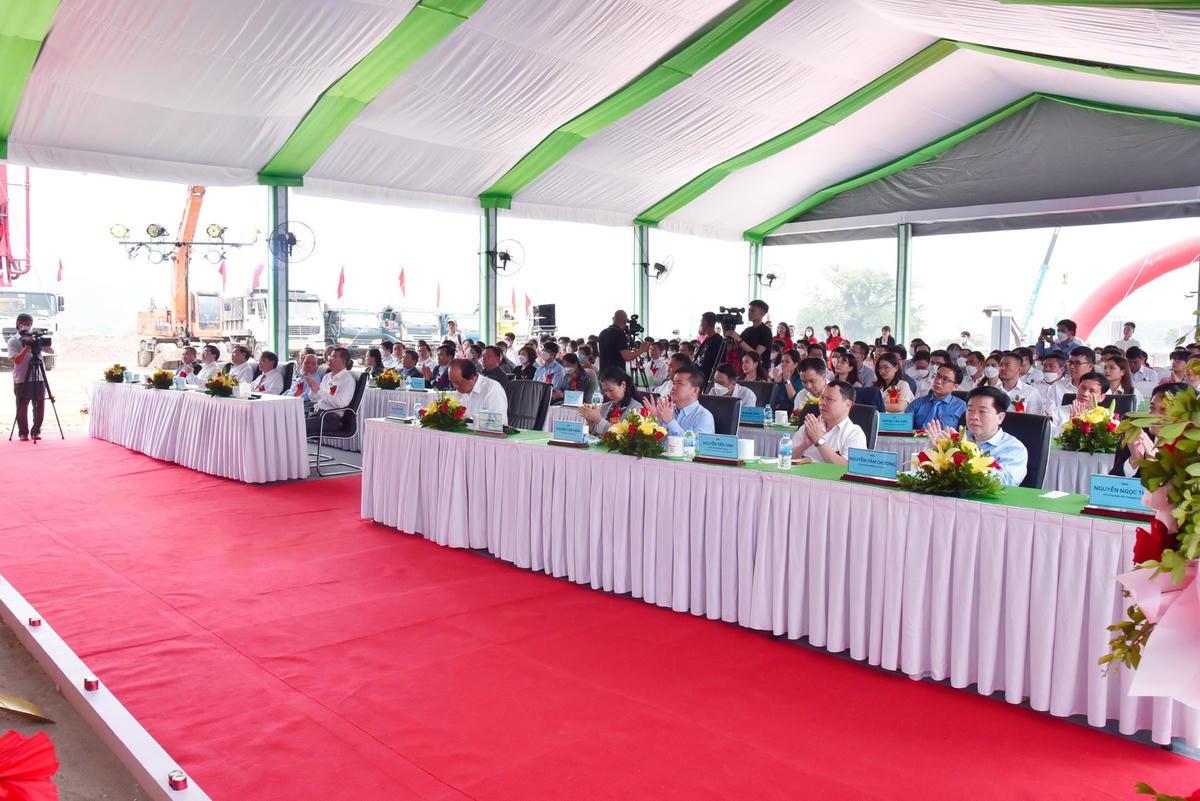 Toàn cảnh lễ khởi động xây dựng Trường THPT chuyên Hoàng Văn Thụ.