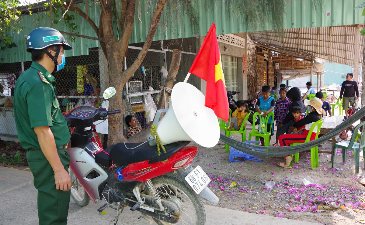 Bộ đội Biên phòng Kiên Giang tuyên truyền phòng, chống dịch Covid-19 khu vực biên giới.
