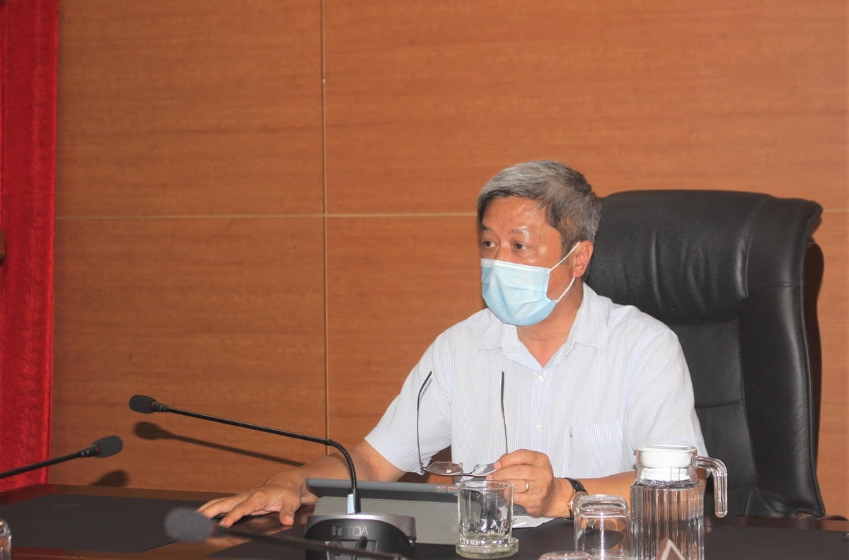 Thứ trưởng Bộ Y tế Nguyễn Trường Sơn phát biểu tại buổi làm việc.