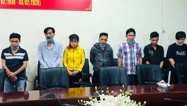 Các đối tượng bị bắt liên quan đến đường dây làm giả giấy tờ các loại.
