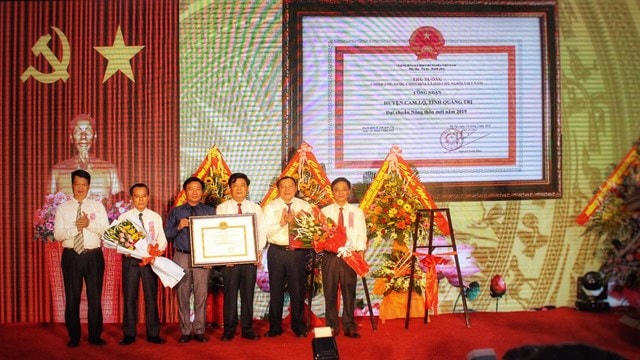 BẢN TIN MẶT TRẬN: Cam Lộ (Quảng Trị) đón nhận huyện đạt chuẩn NTM và Huân chương Lao động hạng Ba