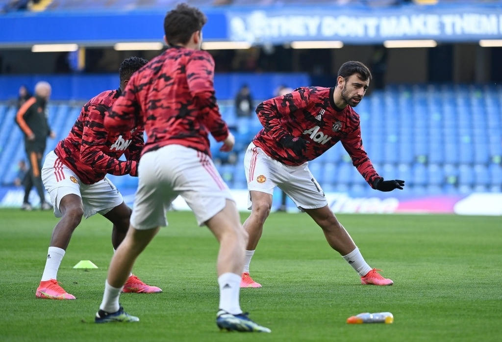 Các cầu thủ Man Utd khởi động ở Stamford Bridge, chiến thắng của Man City trước West Ham đồng nghĩa với việc Man Utd phải thắng Chelsea mới duy trì được khoảng cách 10 điểm với đội xếp đầu bảng.
