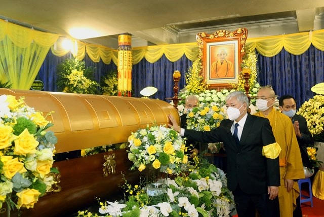 Bí thư Trung ương Đảng, Chủ tịch UBTƯ MTTQ Việt Nam Đỗ Văn Chiến viếng Đại lão Hòa thượng Thích Phổ Tuệ.