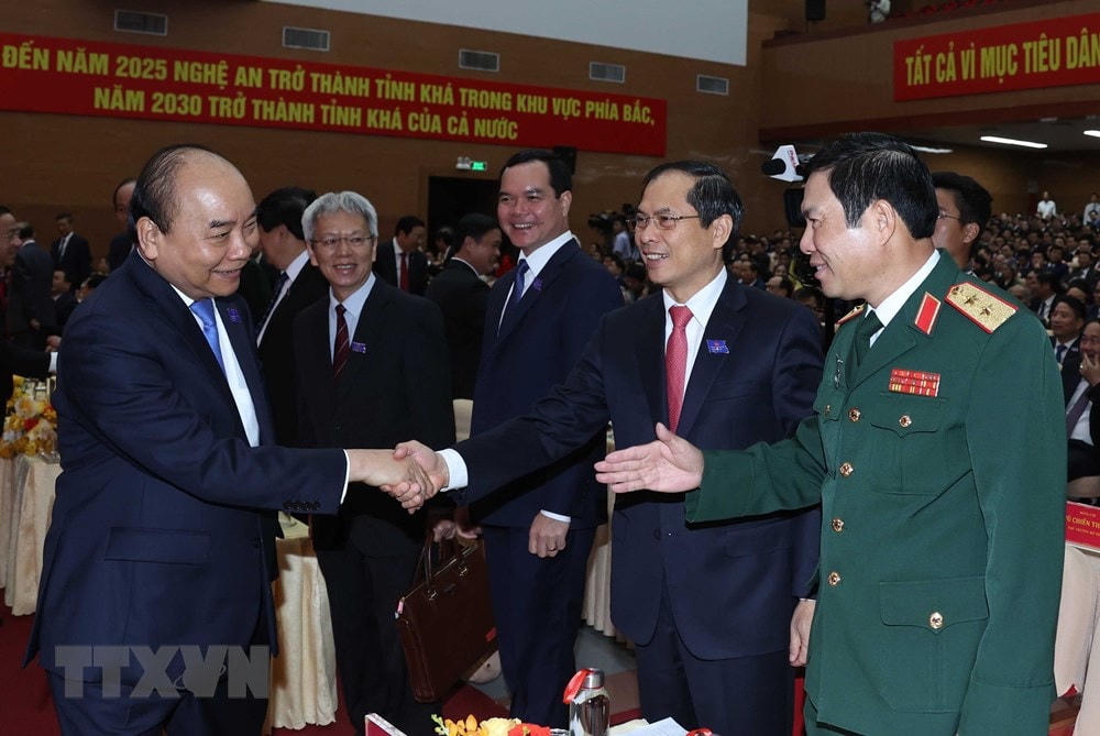 Thủ tướng Nguyễn Xuân Phúc với các đại biểu tại phiên khai mạc Đại hội đại biểu Đảng bộ tỉnh Nghệ An lần thứ XIX. Ảnh: (Ảnh: Thống Nhất/TTXVN).
