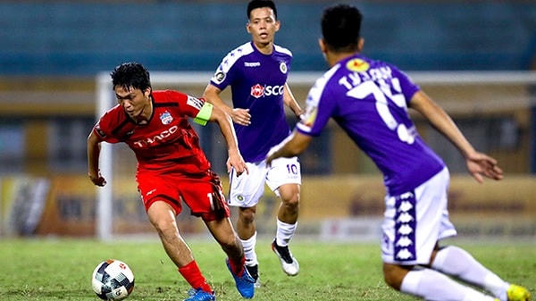 Bóng đá Việt Nam gặp không ít khó khăn do Covid-19.